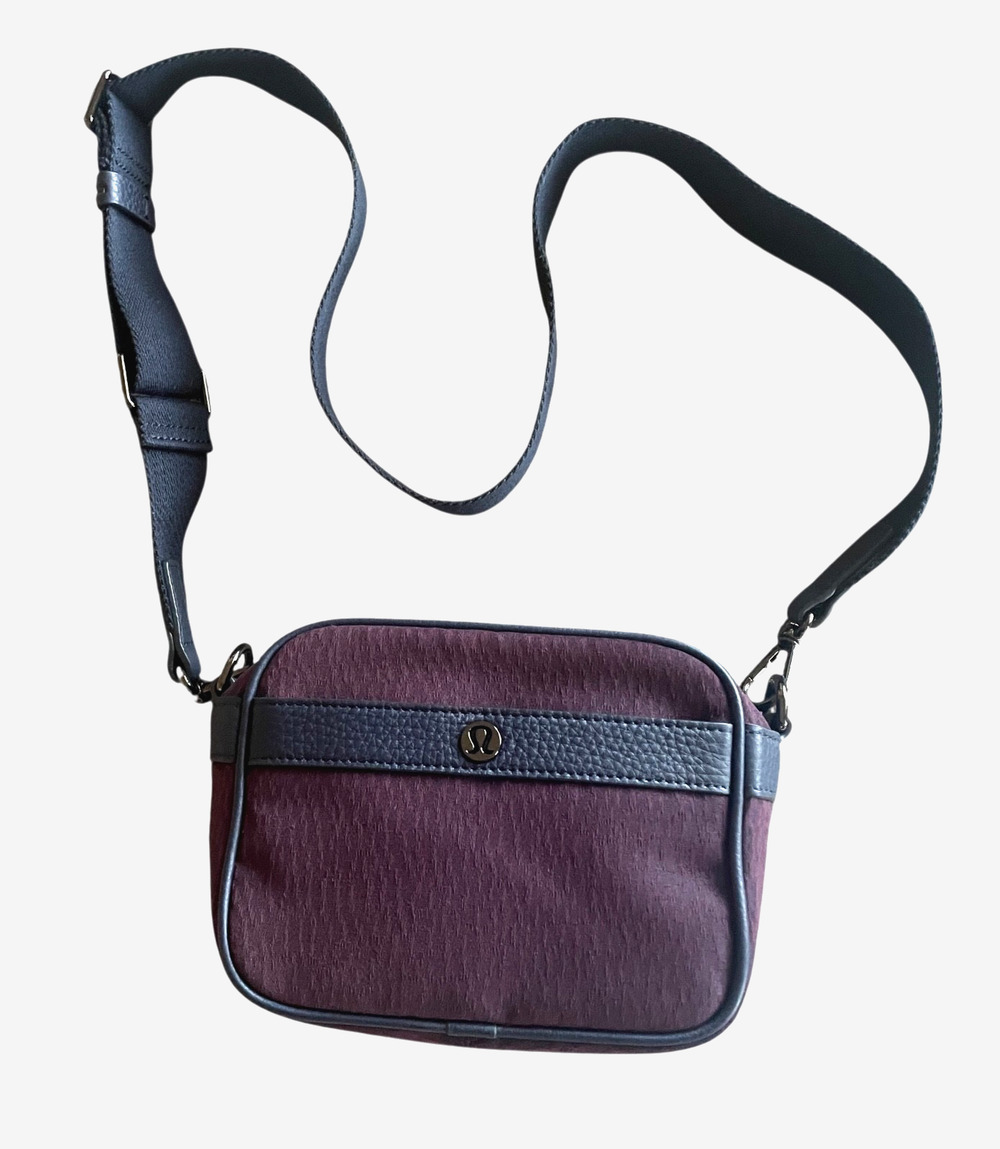 LULULEMON Women's Purple/Navy Blue Leather/Poly Top Zip Pouch Crossbody Bag